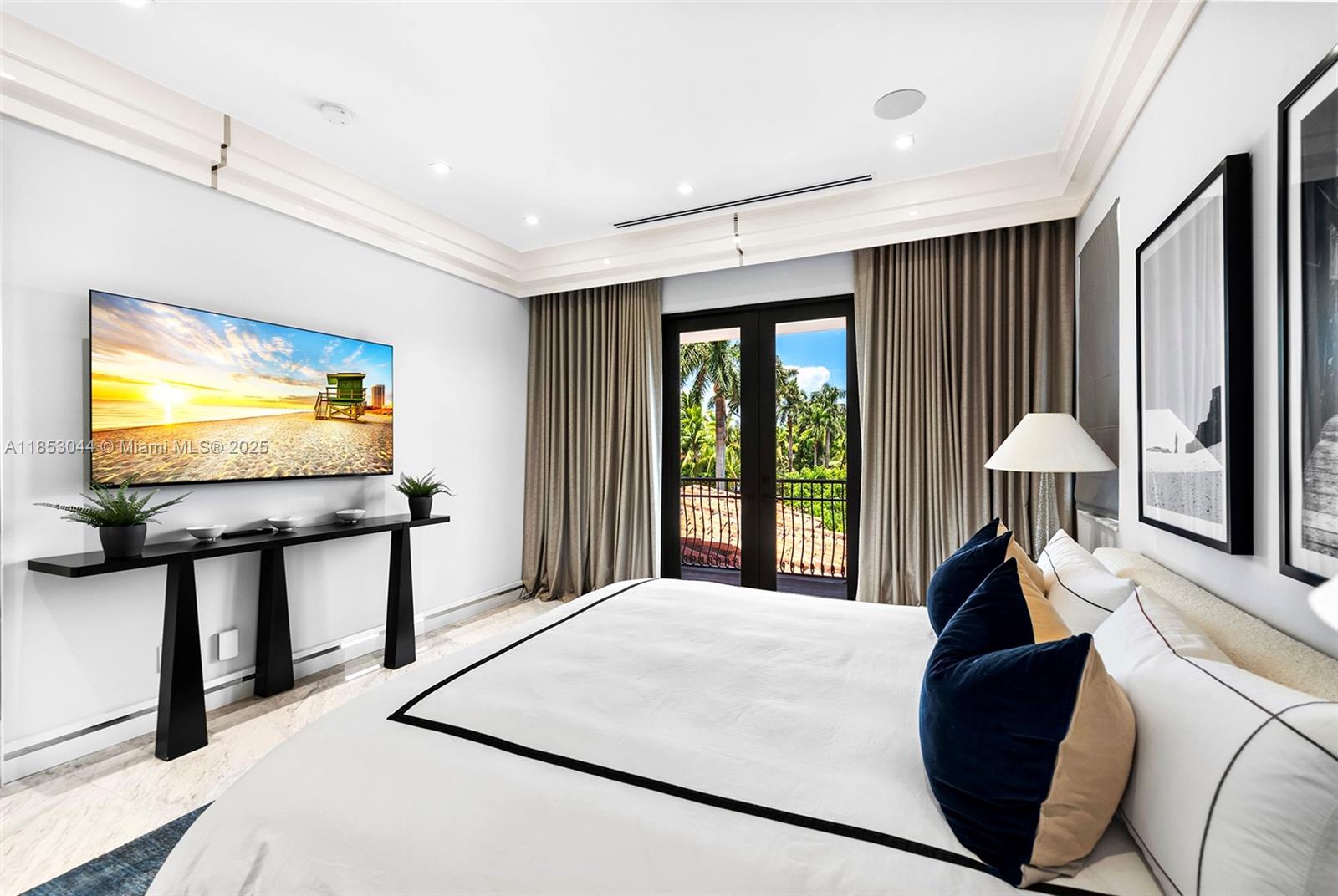 498 N Parkway Pkwy #498 Golden Beach, FL 33160