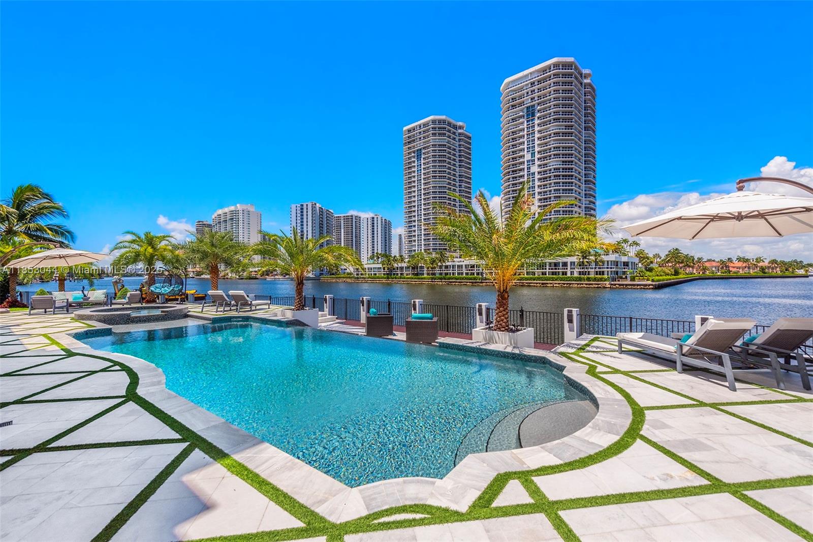 498 N Parkway Pkwy #498 Golden Beach, FL 33160
