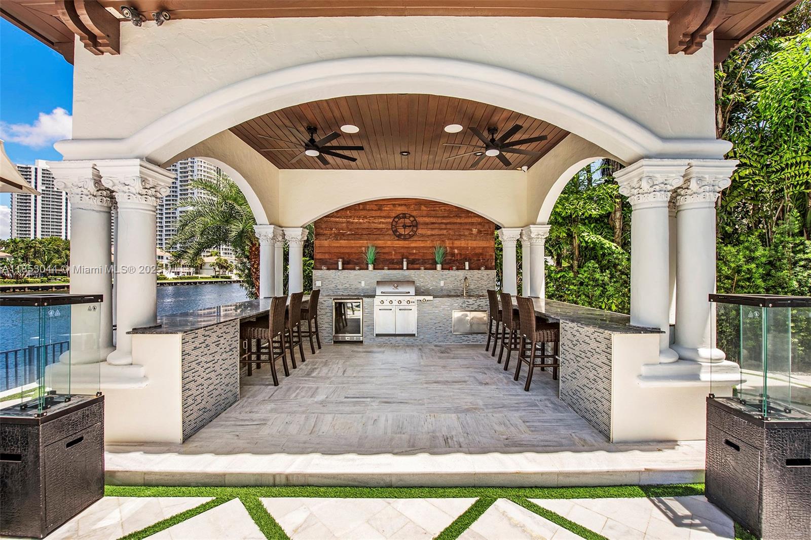 498 N Parkway Pkwy #498 Golden Beach, FL 33160