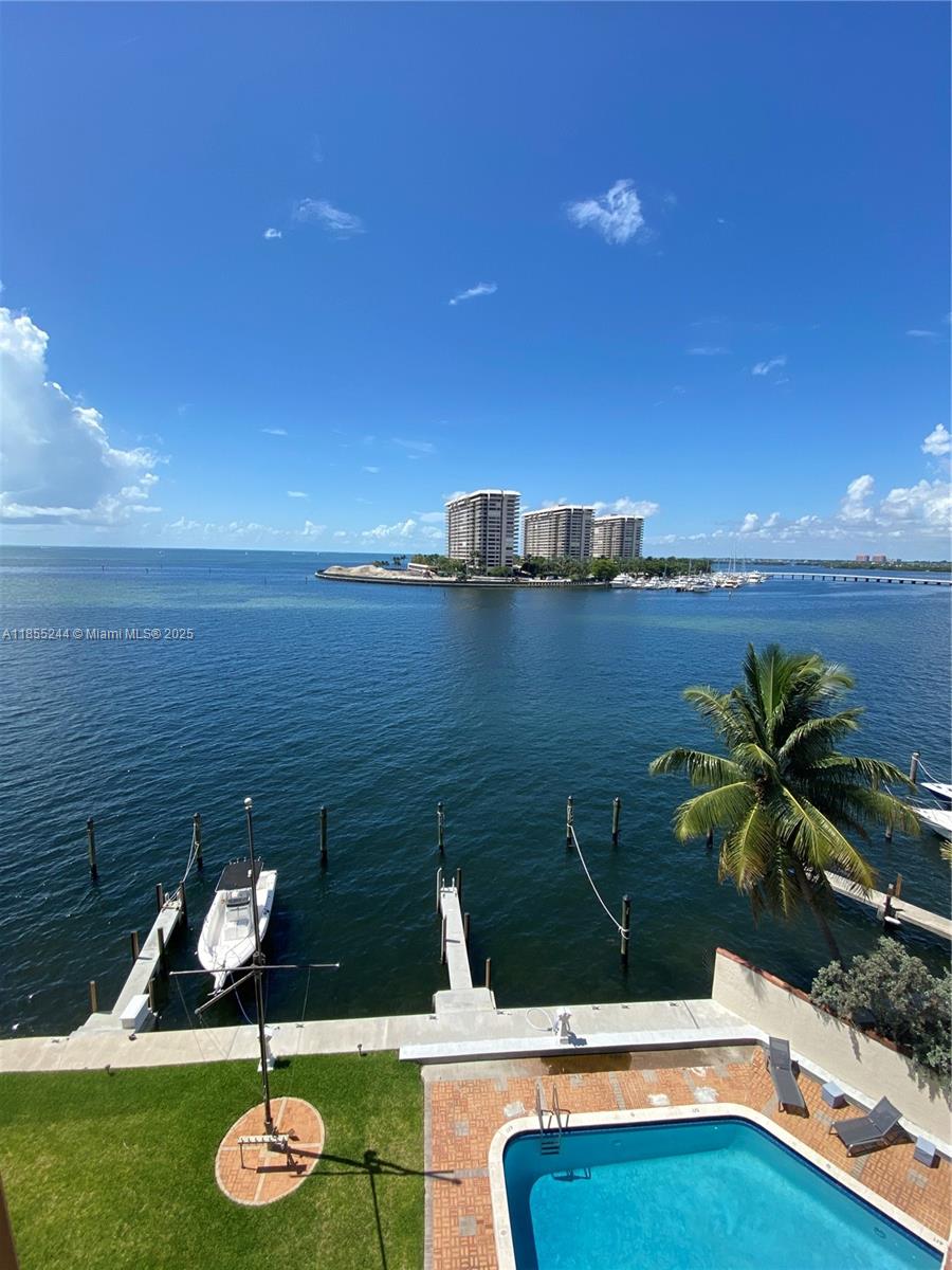 1632 S Bayshore Ct #503