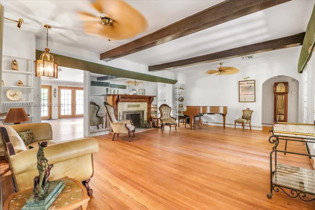 5900 NE 5th Ave Miami, FL 33137