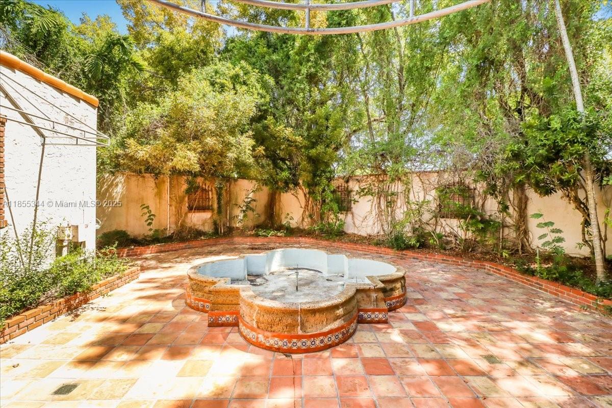 5900 NE 5th Ave Miami, FL 33137