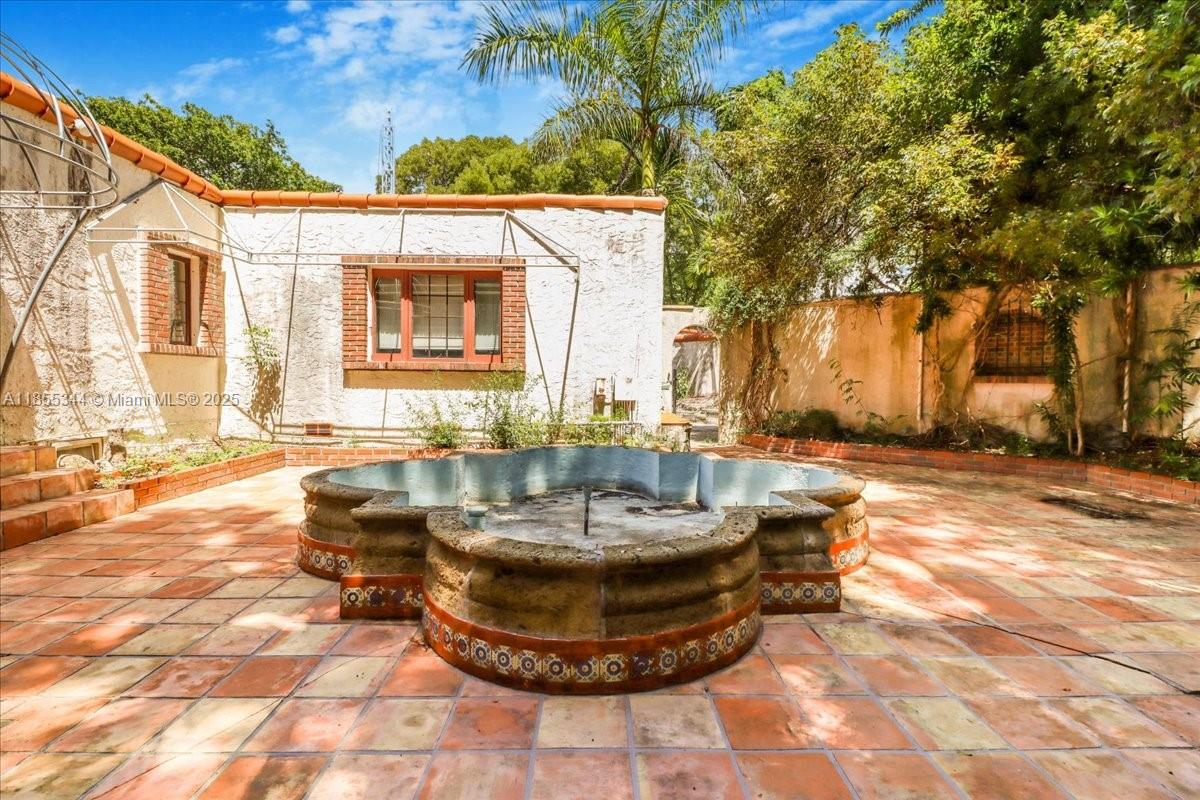 5900 NE 5th Ave Miami, FL 33137