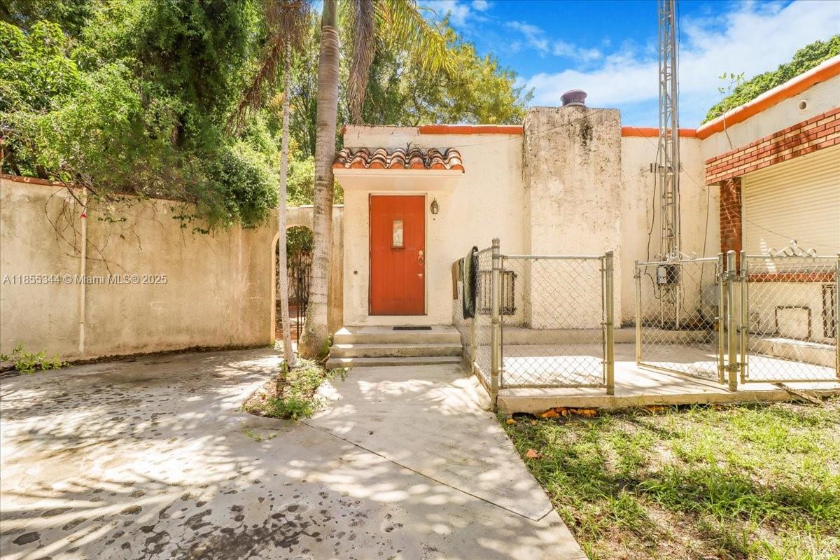 5900 NE 5th Ave Miami, FL 33137