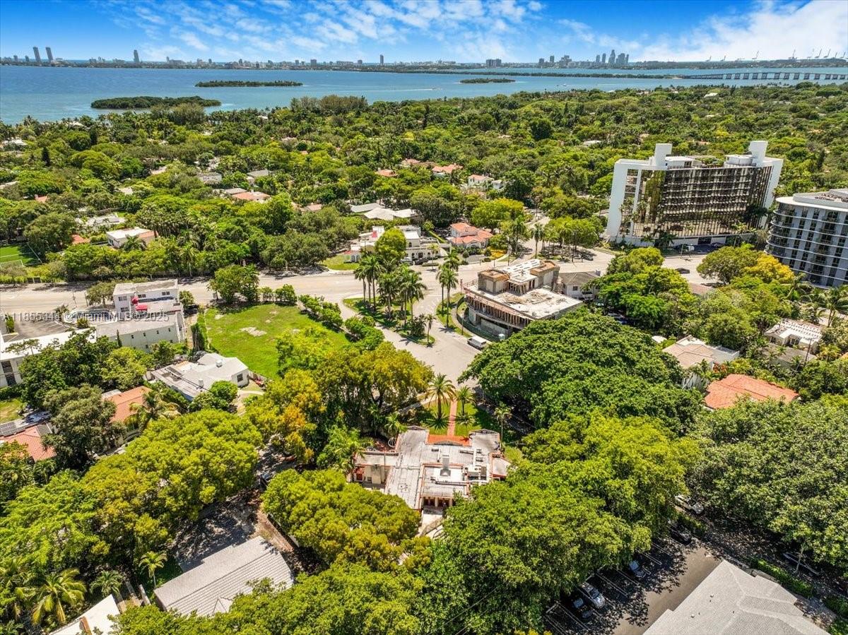 5900 NE 5th Ave Miami, FL 33137