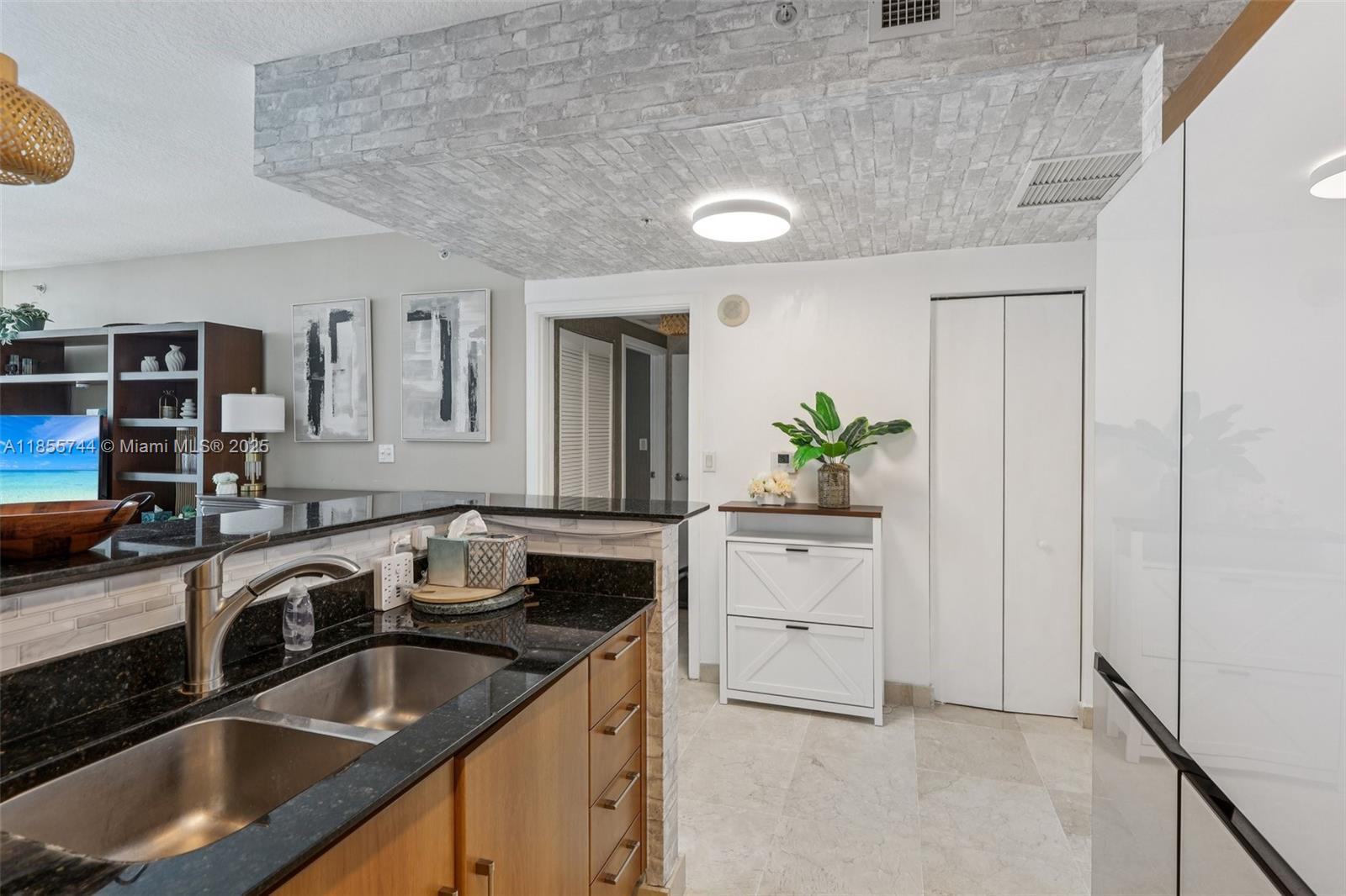 image One Miami East Condo14