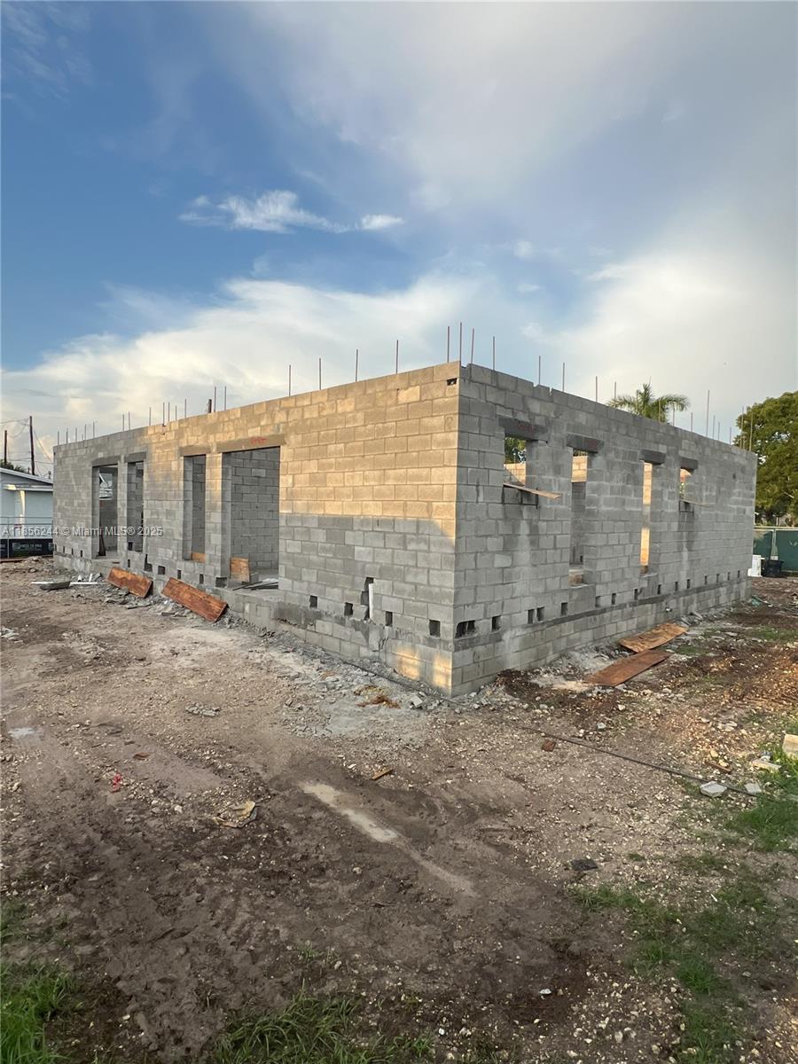 564 NW 12th St Florida City, FL 33034