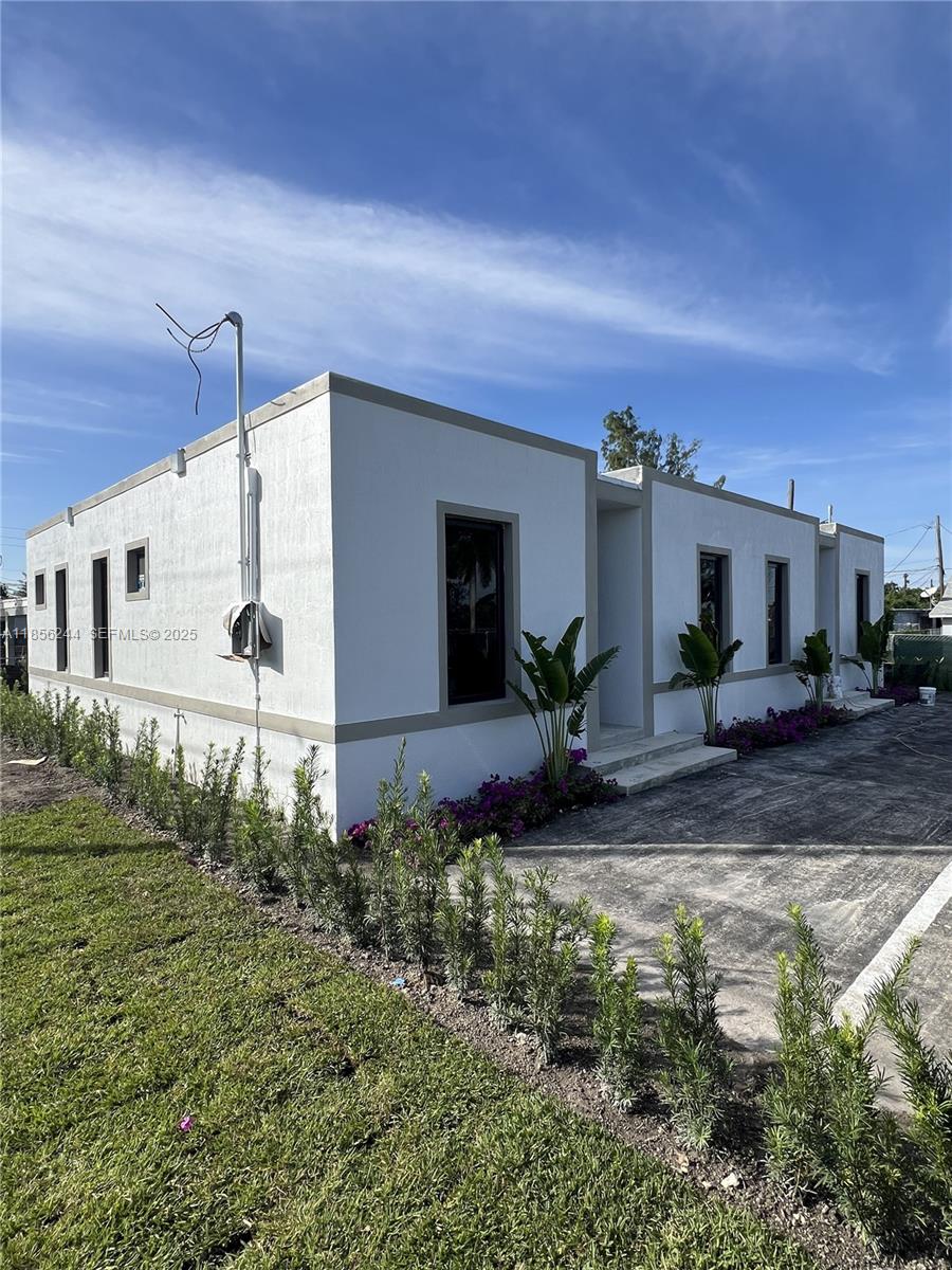 564 NW 12th St Florida City, FL 33034