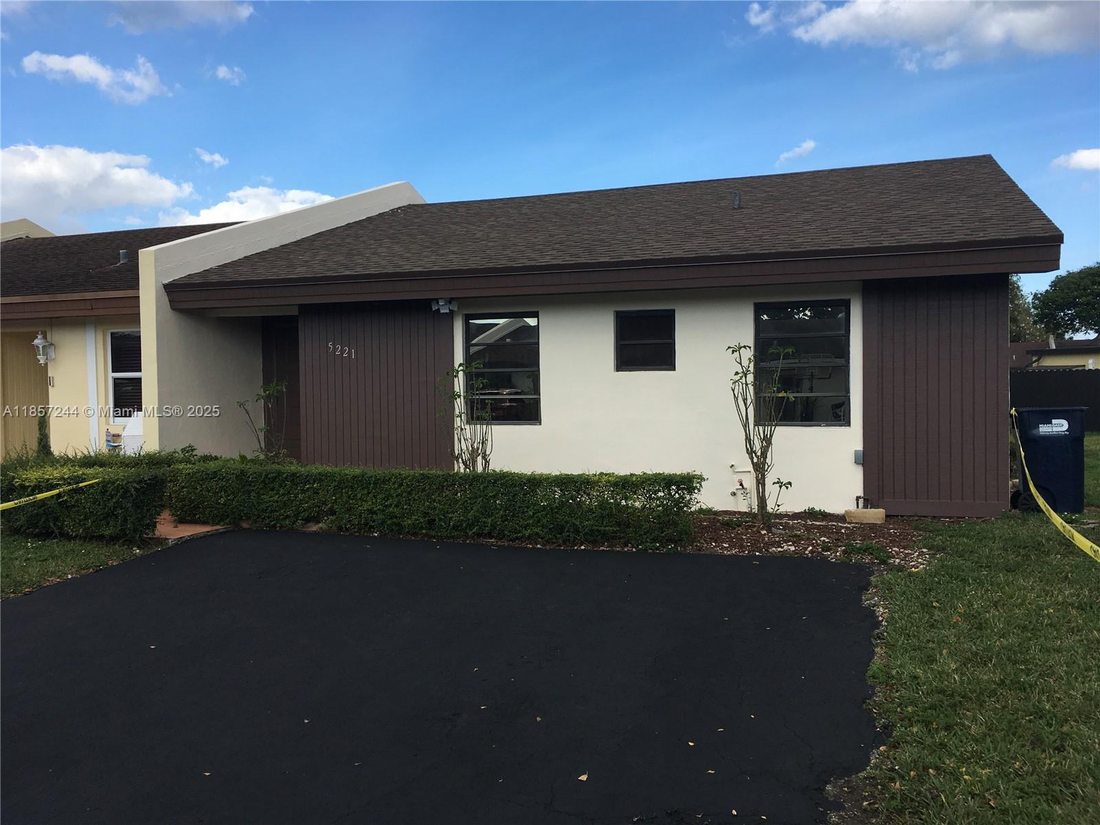 5221 SW 139th Ave Rd