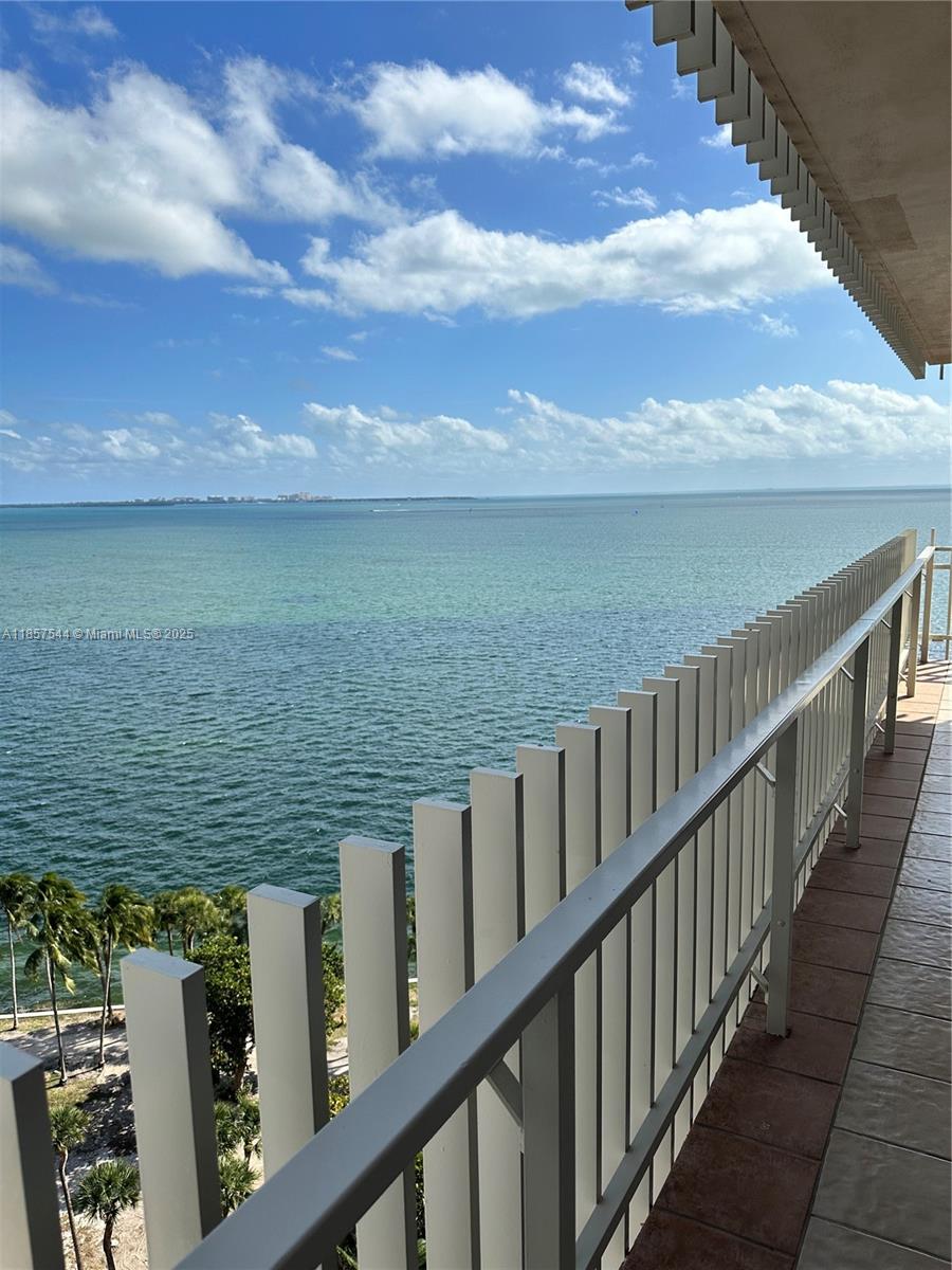 2 Grove Isle Dr #B1501