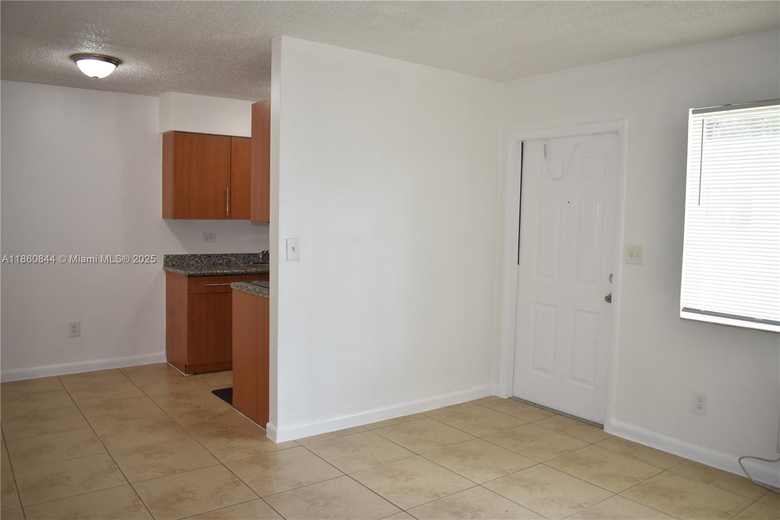 932 Moffett St #7