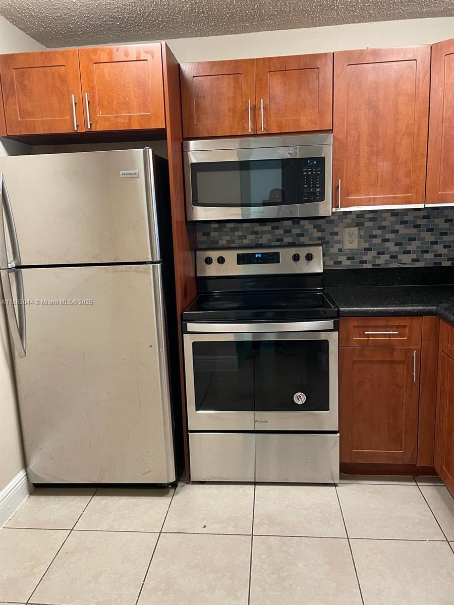 486 NW 165th St Rd #B-108