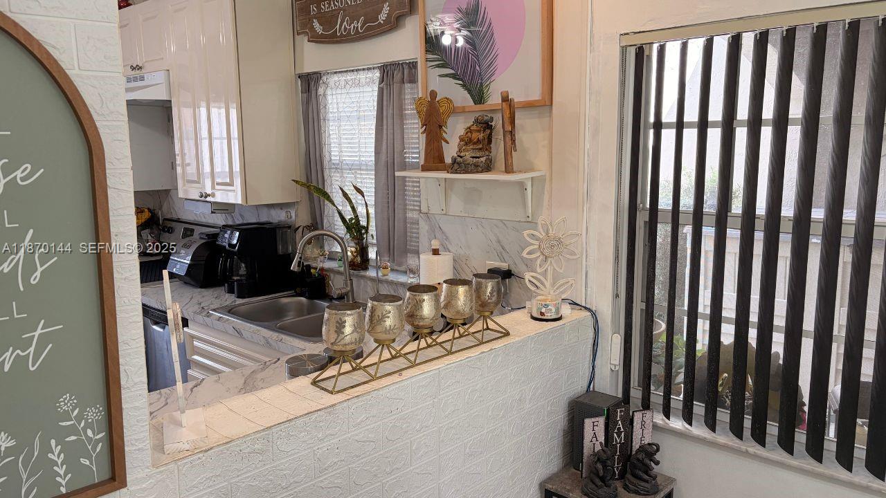 965 SW 180th Ter Pembroke Pines, FL 33029