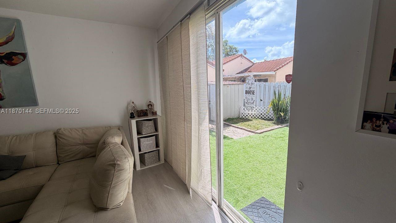 965 SW 180th Ter Pembroke Pines, FL 33029