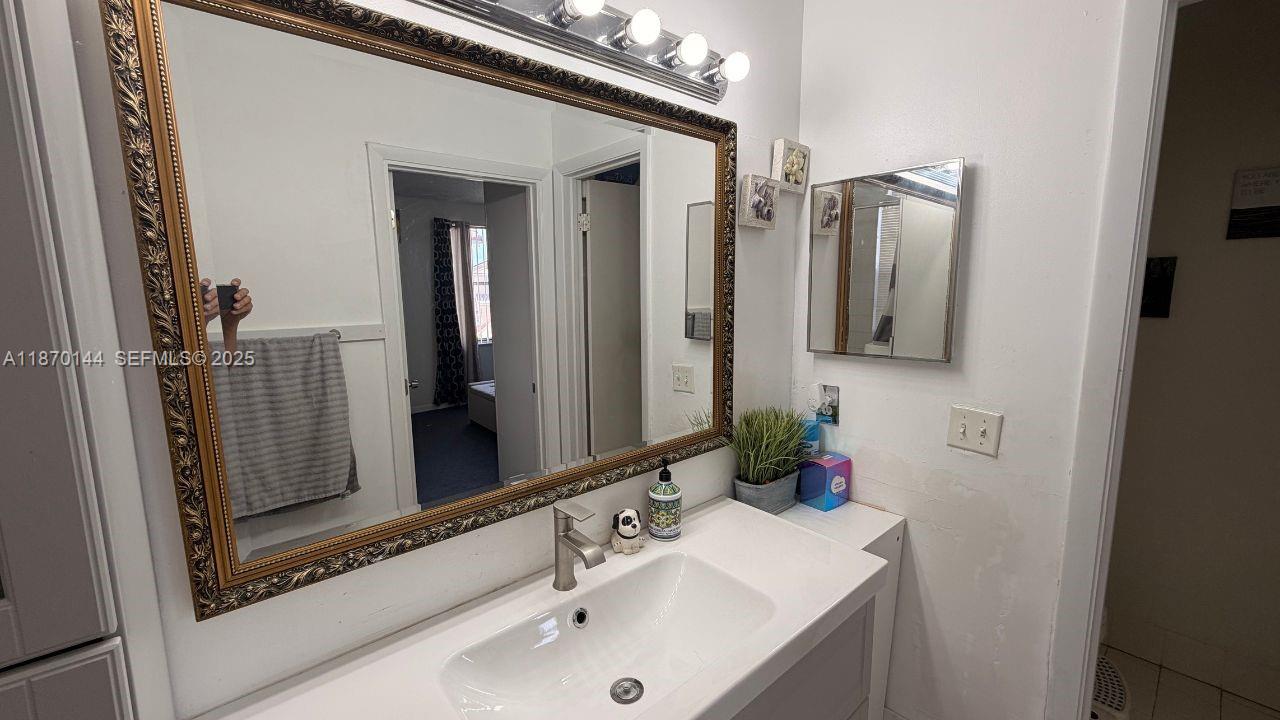 965 SW 180th Ter Pembroke Pines, FL 33029