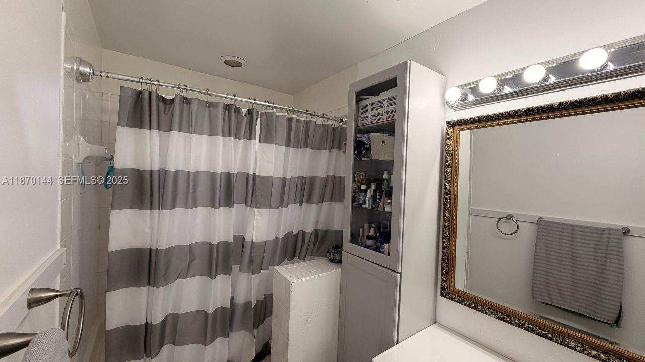 965 SW 180th Ter Pembroke Pines, FL 33029