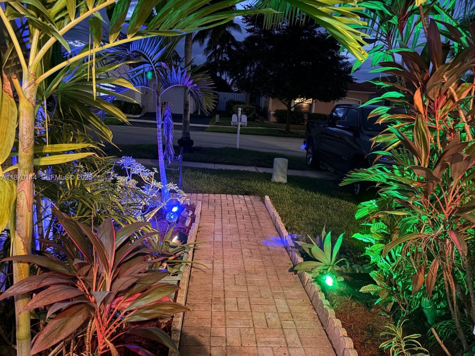 965 SW 180th Ter Pembroke Pines, FL 33029