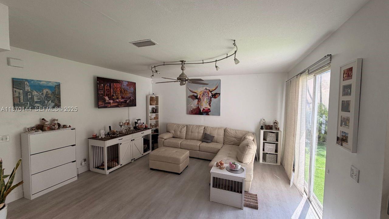 965 SW 180th Ter Pembroke Pines, FL 33029