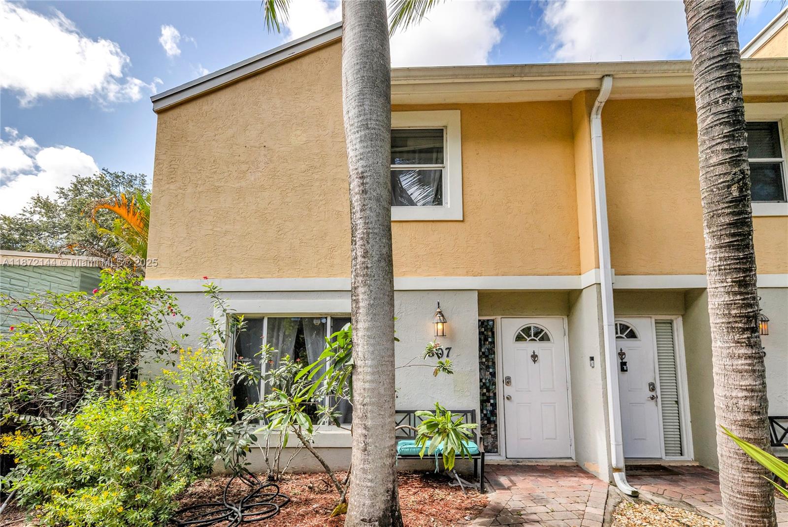 307 SW 11th Ct