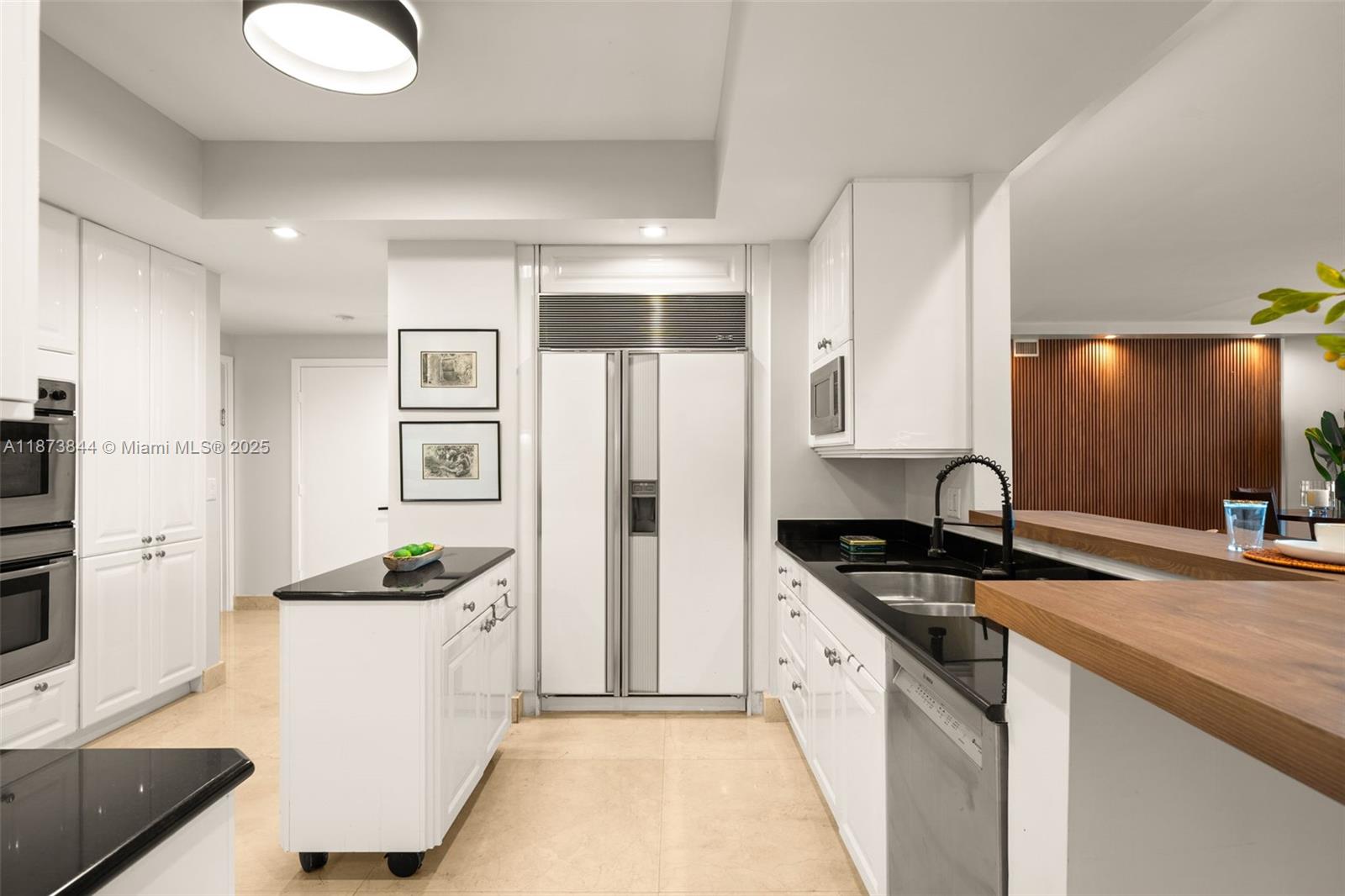 21200 Point Pl #1102 Aventura, FL 33180