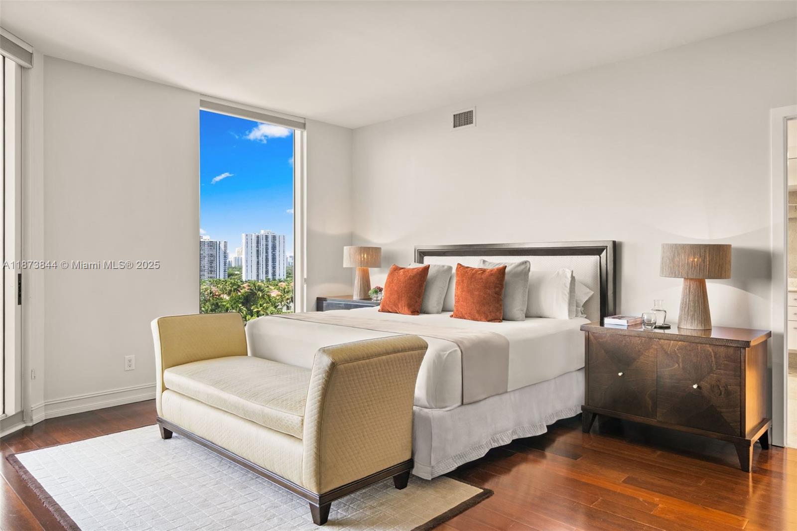 21200 Point Pl #1102 Aventura, FL 33180