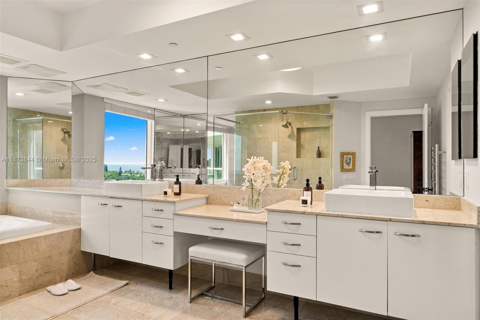 21200 Point Pl #1102 Aventura, FL 33180