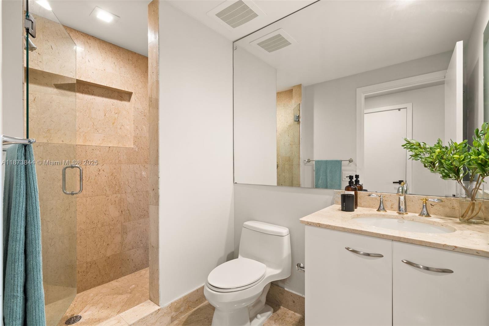 21200 Point Pl #1102 Aventura, FL 33180