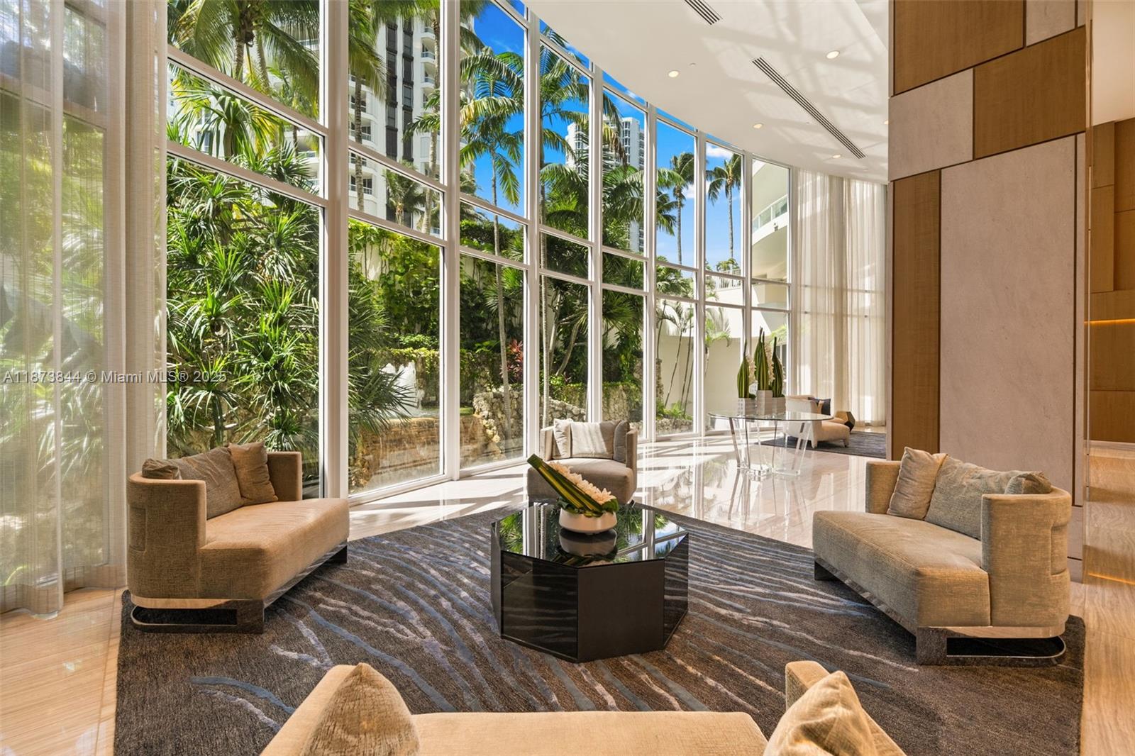 21200 Point Pl #1102 Aventura, FL 33180