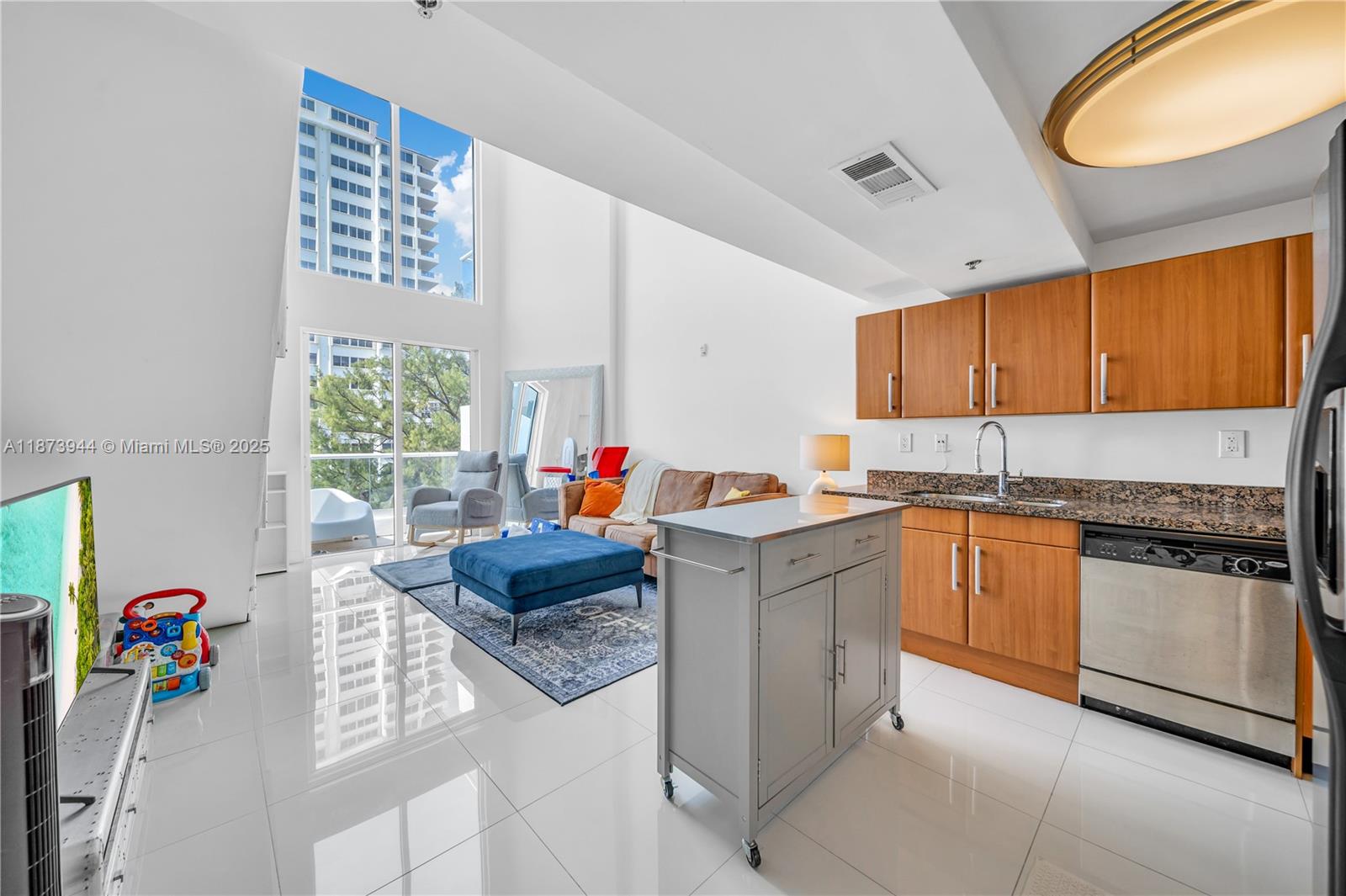 6362 Collins Ave #506