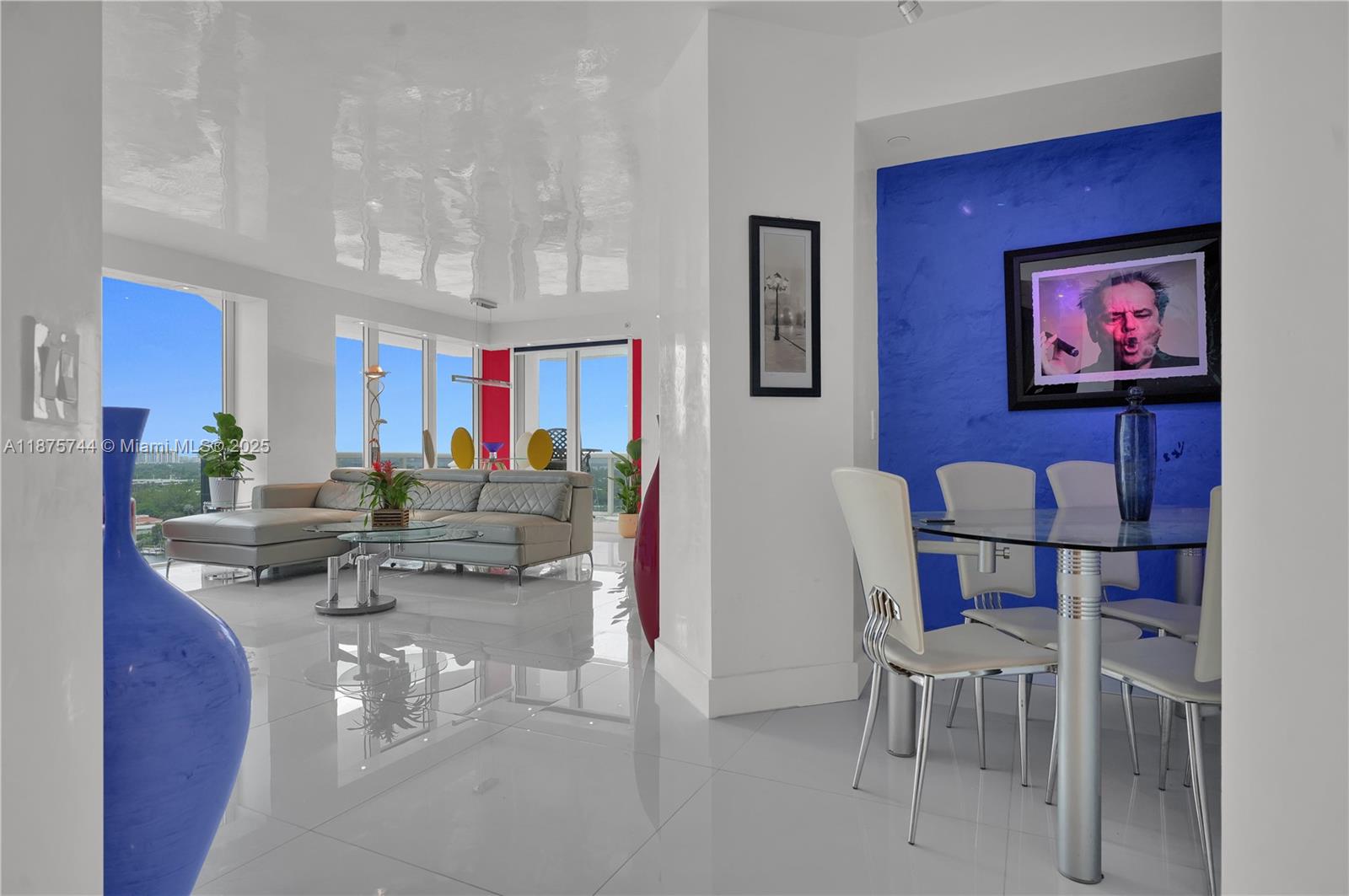 4779 Collins Ave #1805