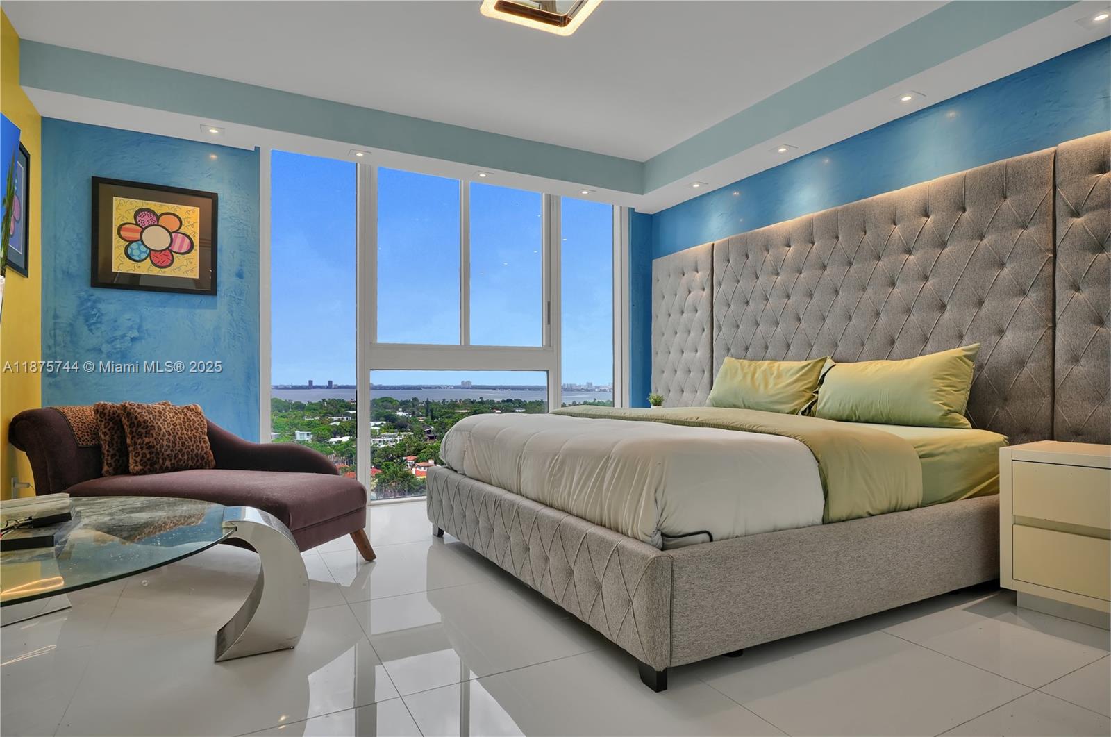 image Blue Diamond24