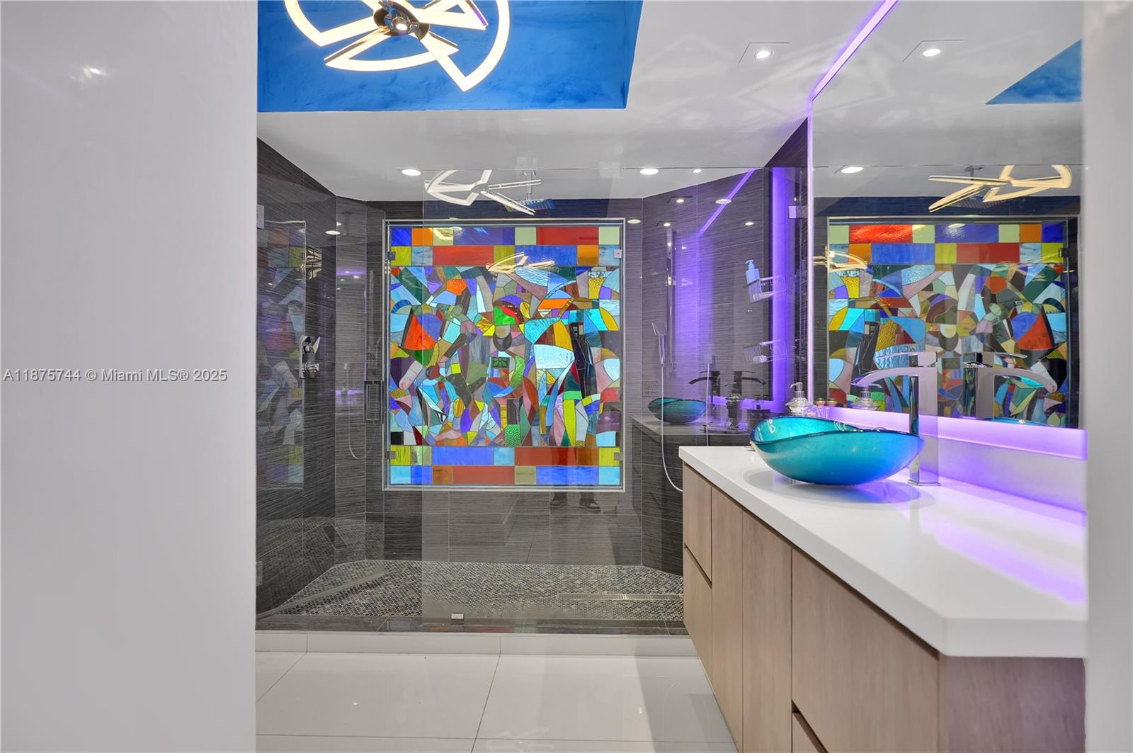 image Blue Diamond30
