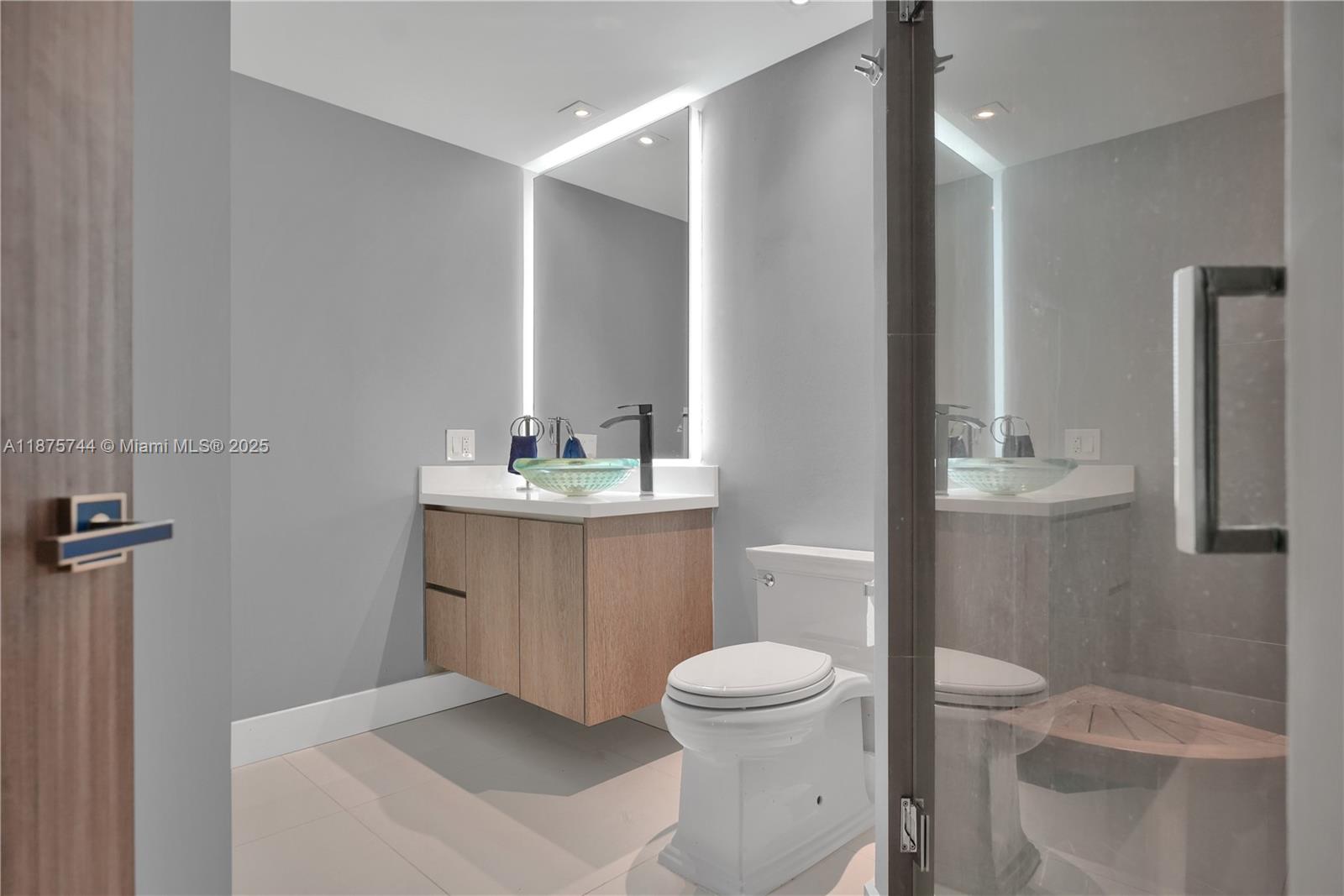 image Blue Diamond33