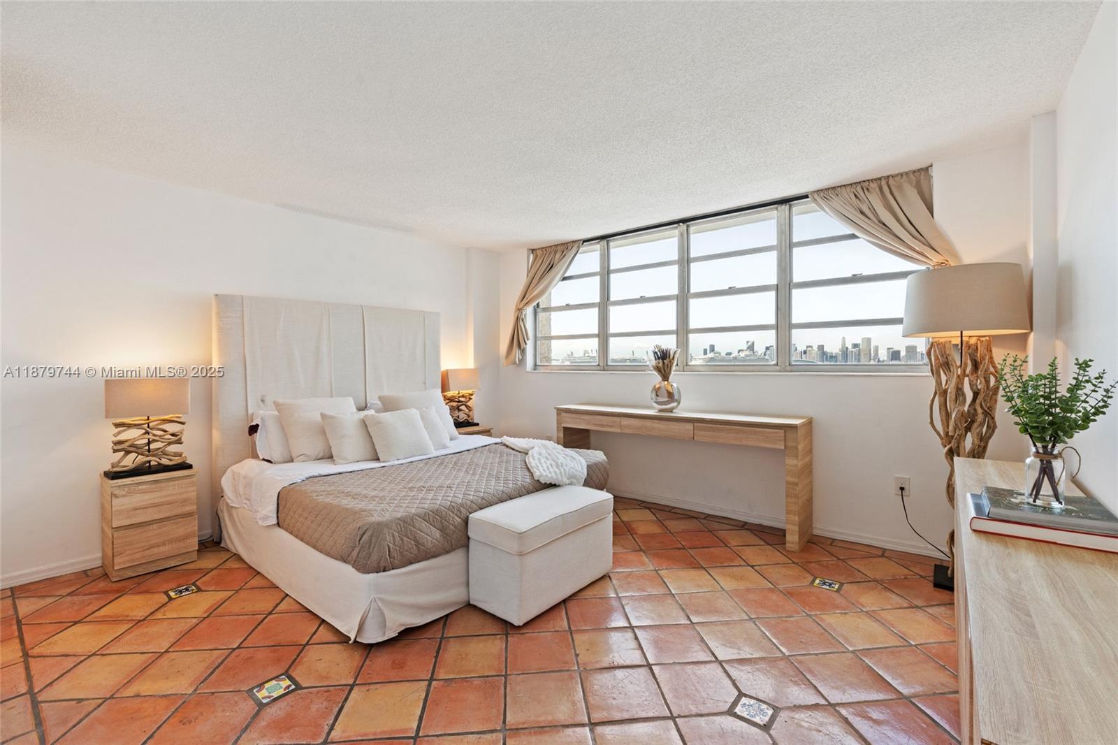 image South Bay Club4