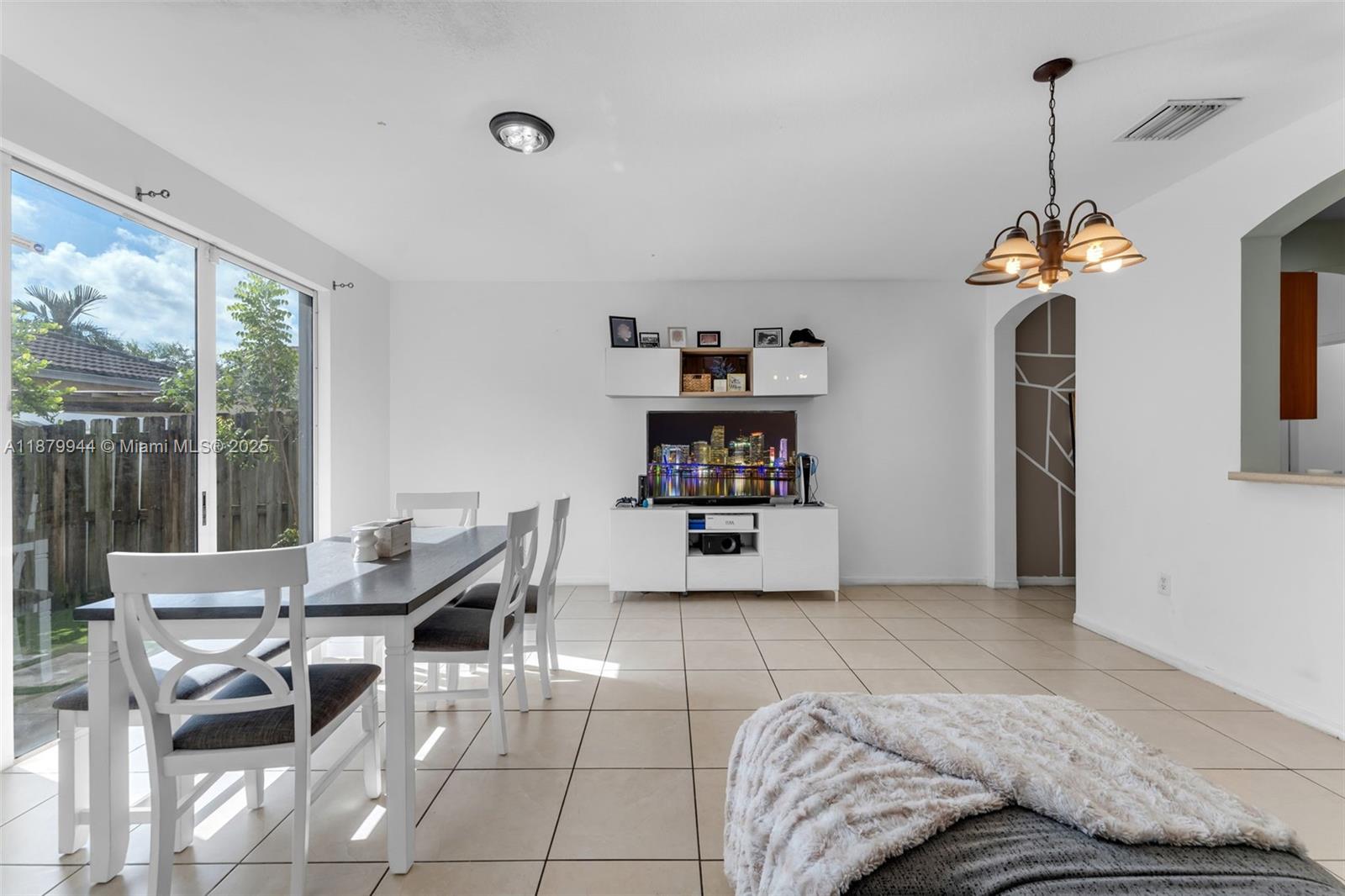 1025 NE 42nd Ter