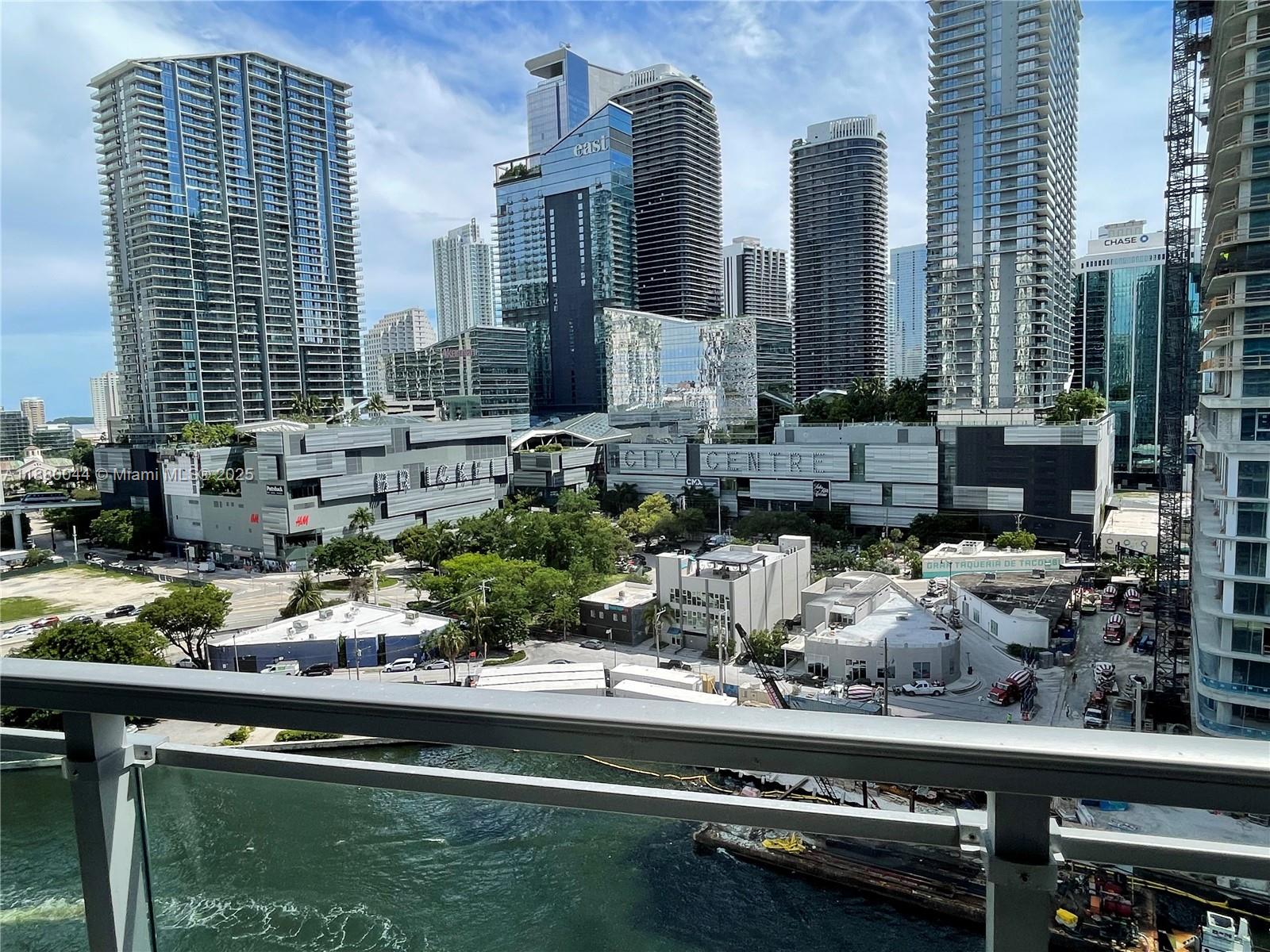 image Mint Condominium9
