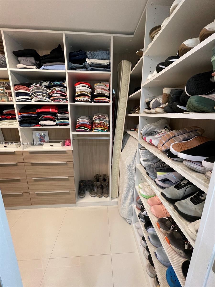 image Mint Condominium17