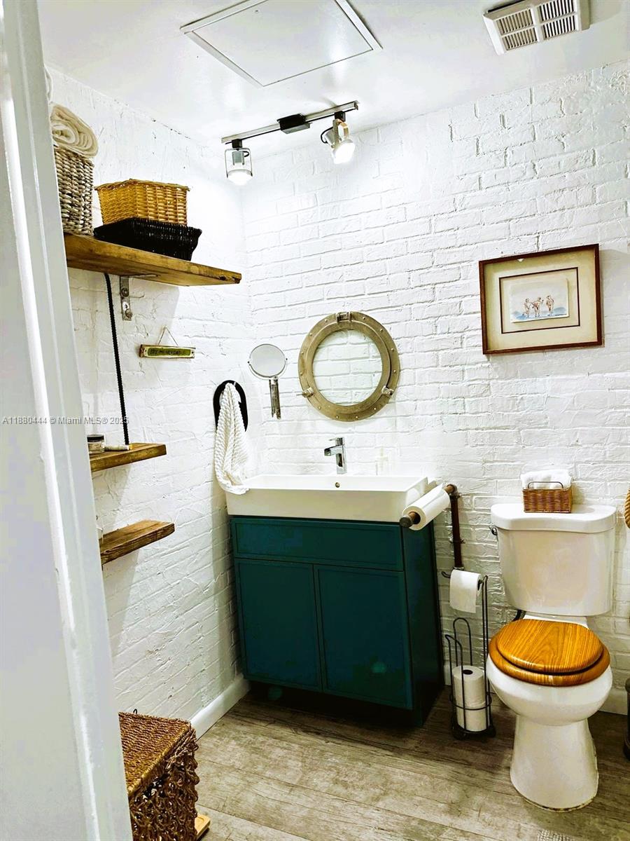 image Neo Lofts Condo12