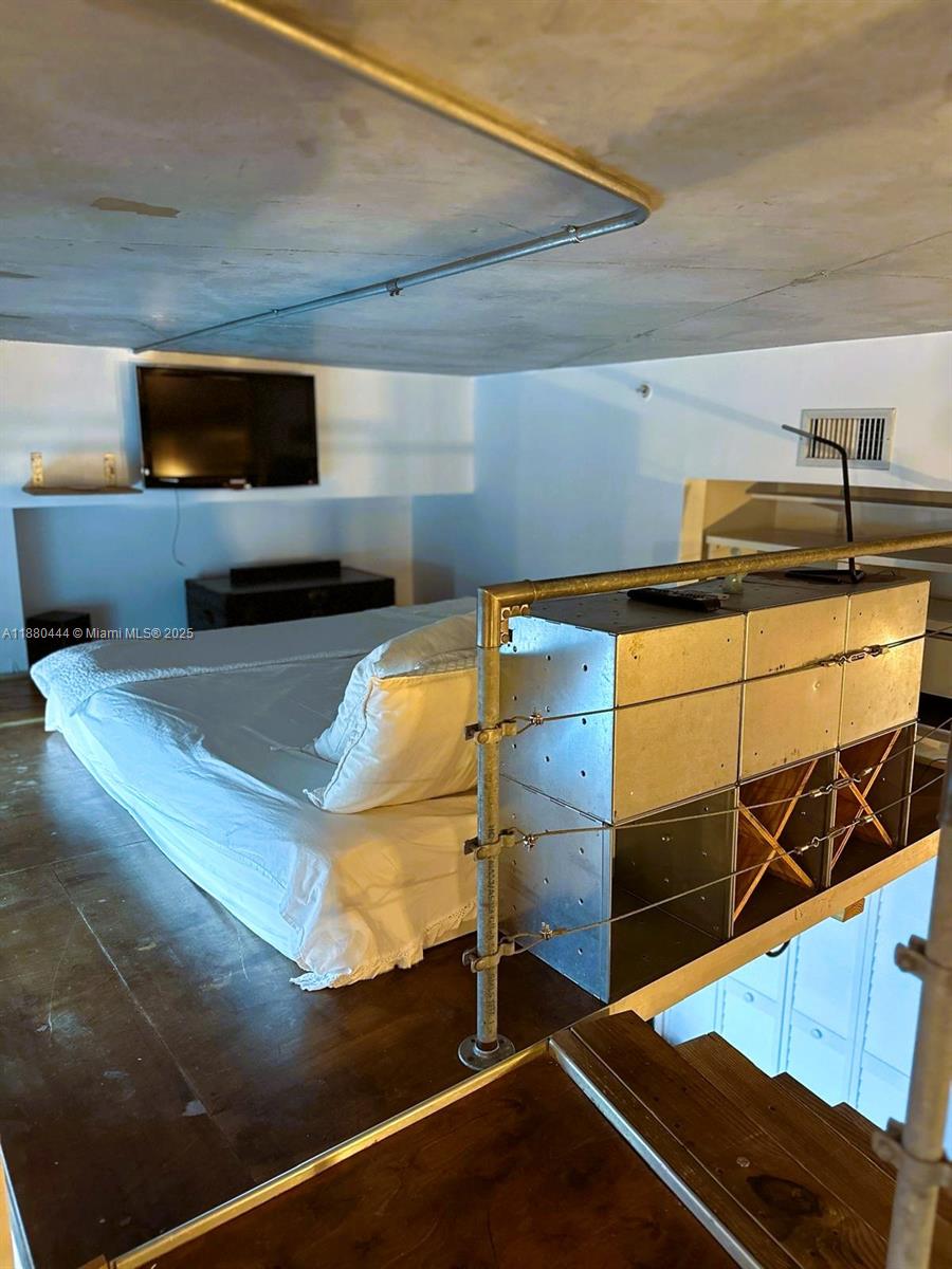 image Neo Lofts Condo16