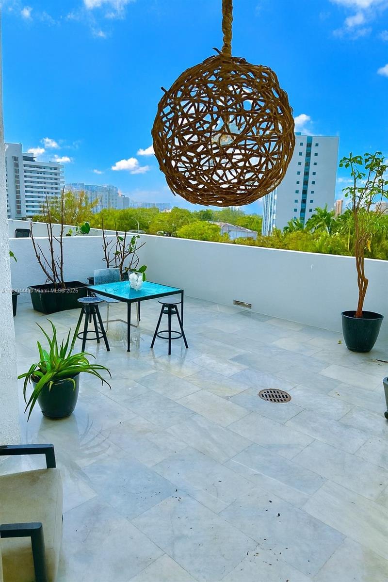 image Neo Lofts Condo18