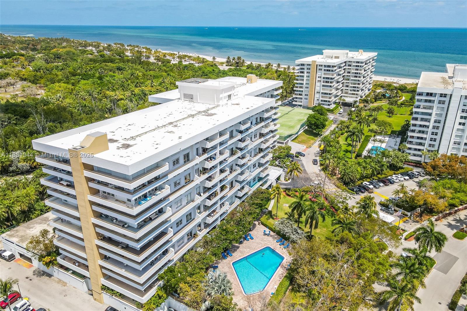 image Commodore Club West31