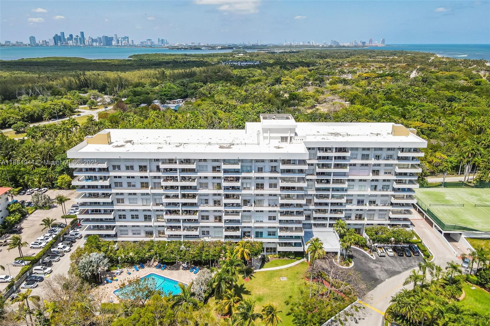 image Commodore Club West32