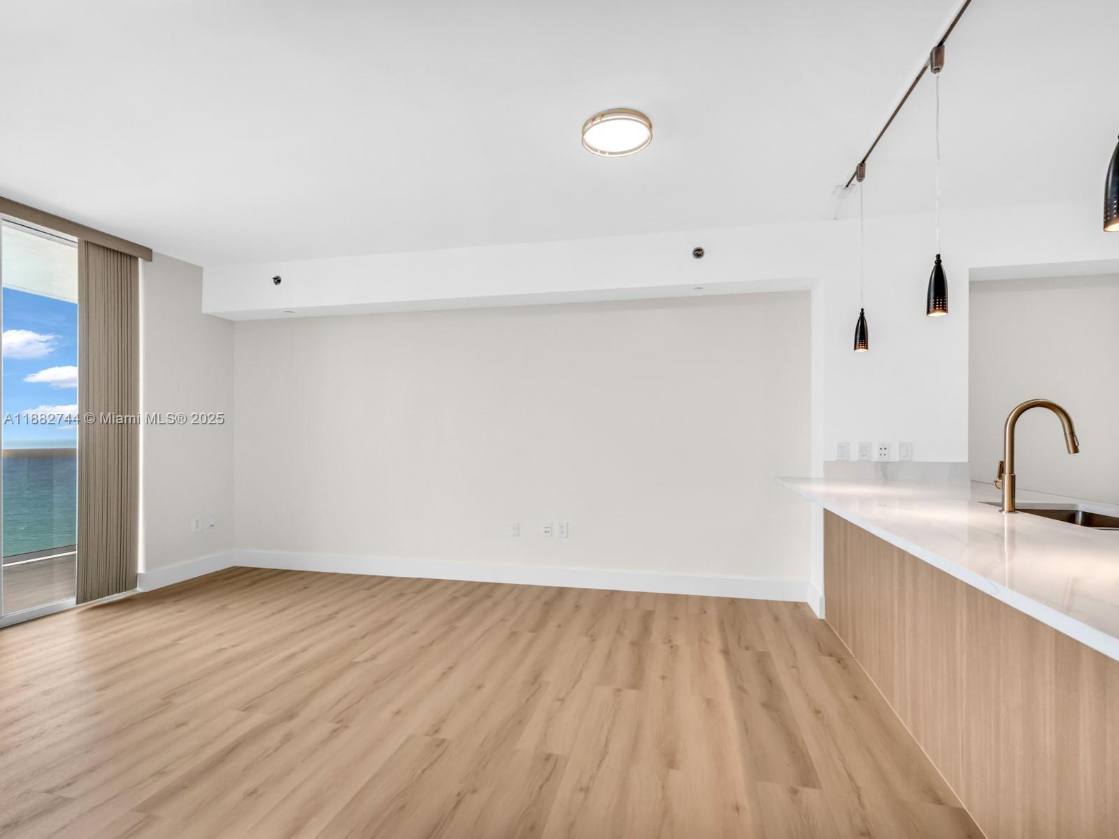 image Beach Club Two9