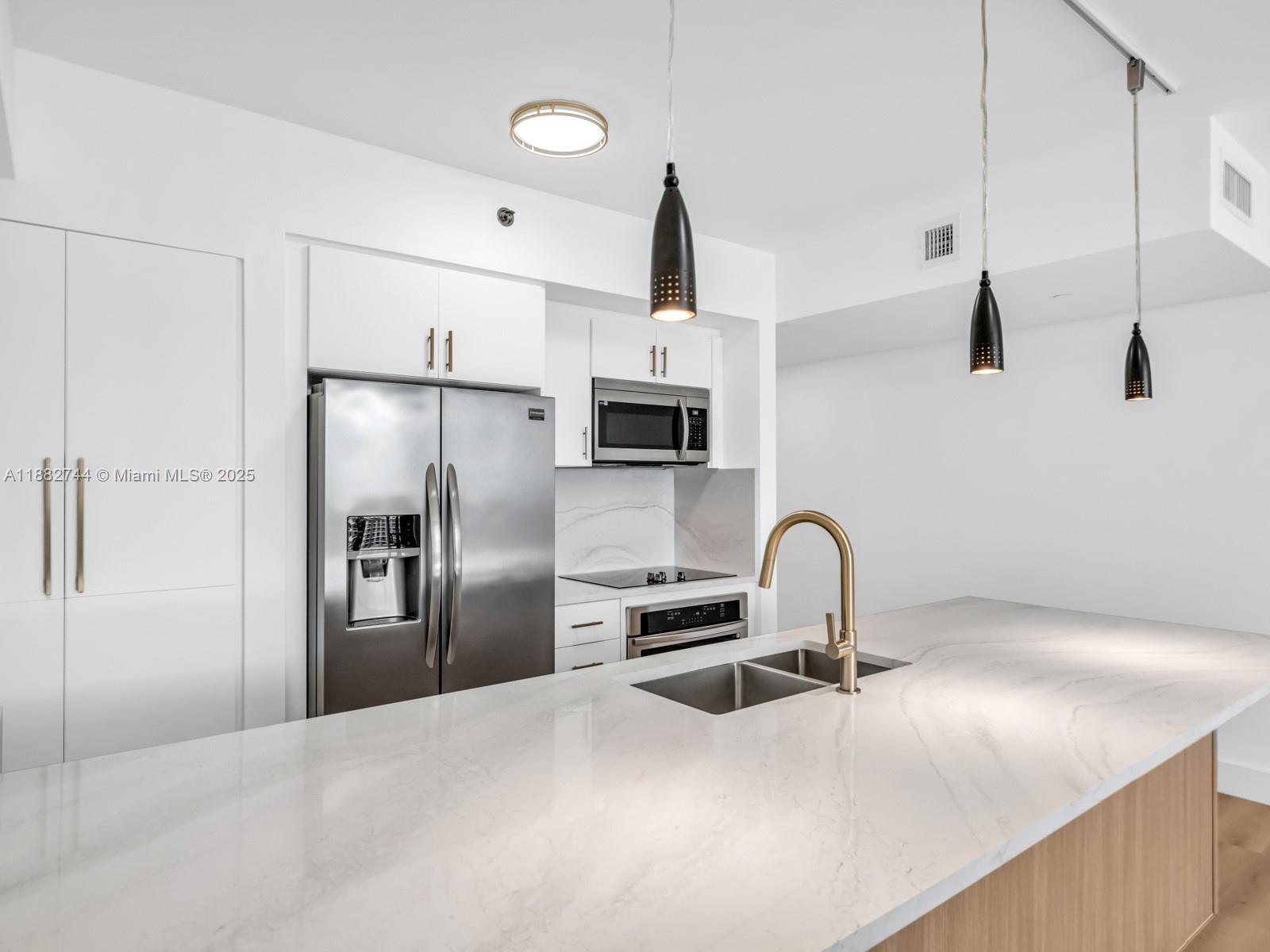 image Beach Club Two11