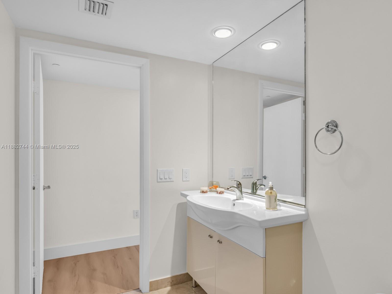 image Beach Club Two17