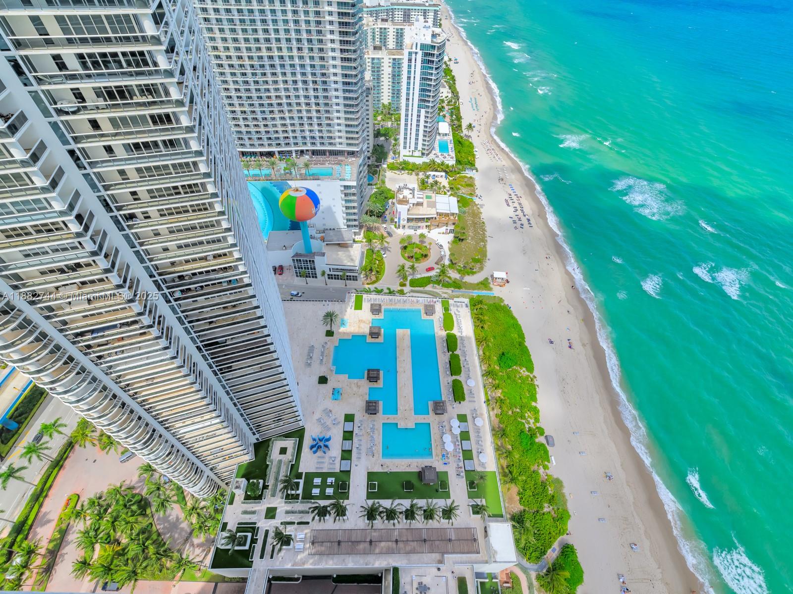 image Beach Club Two33