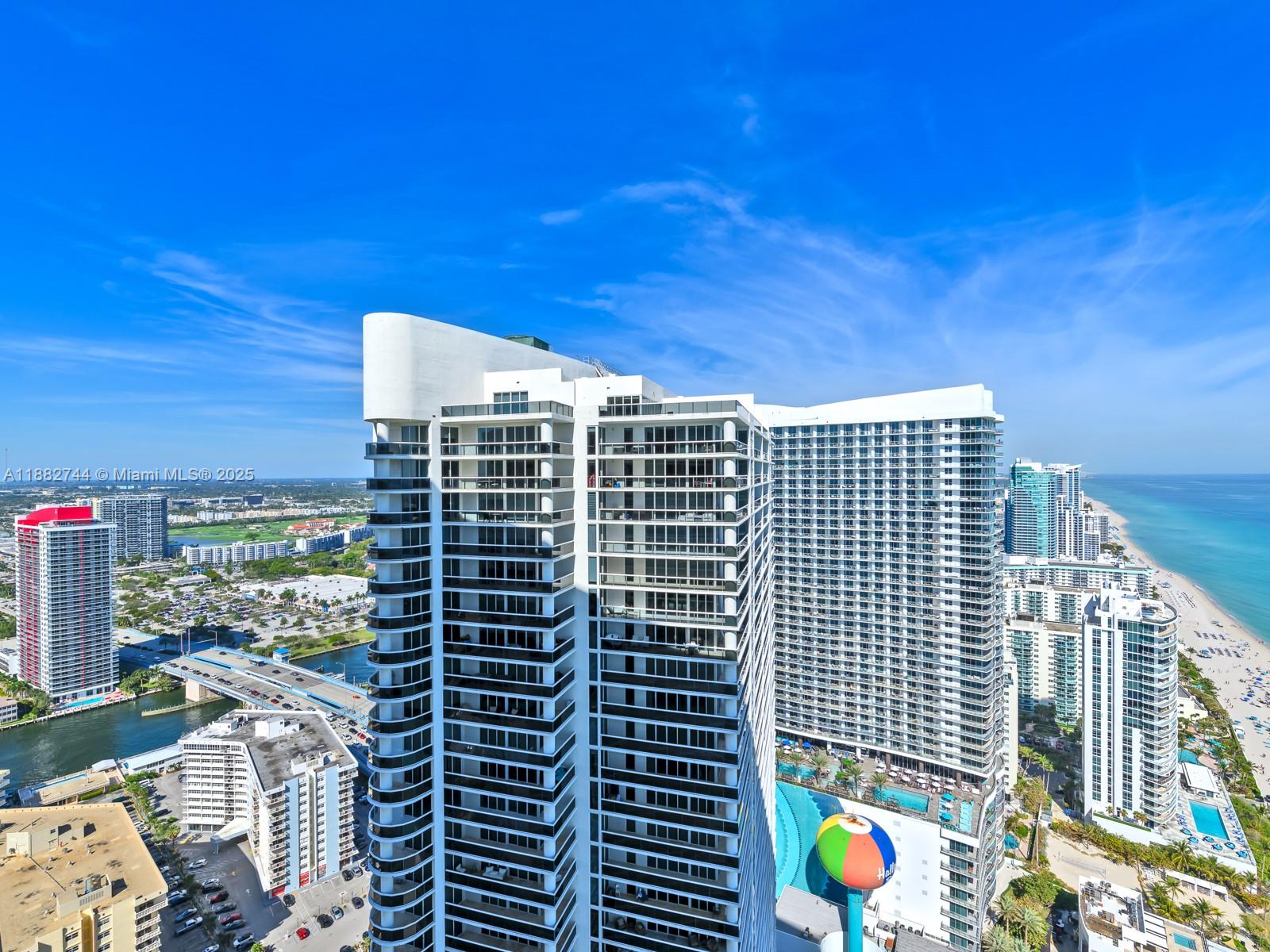 image Beach Club Two35