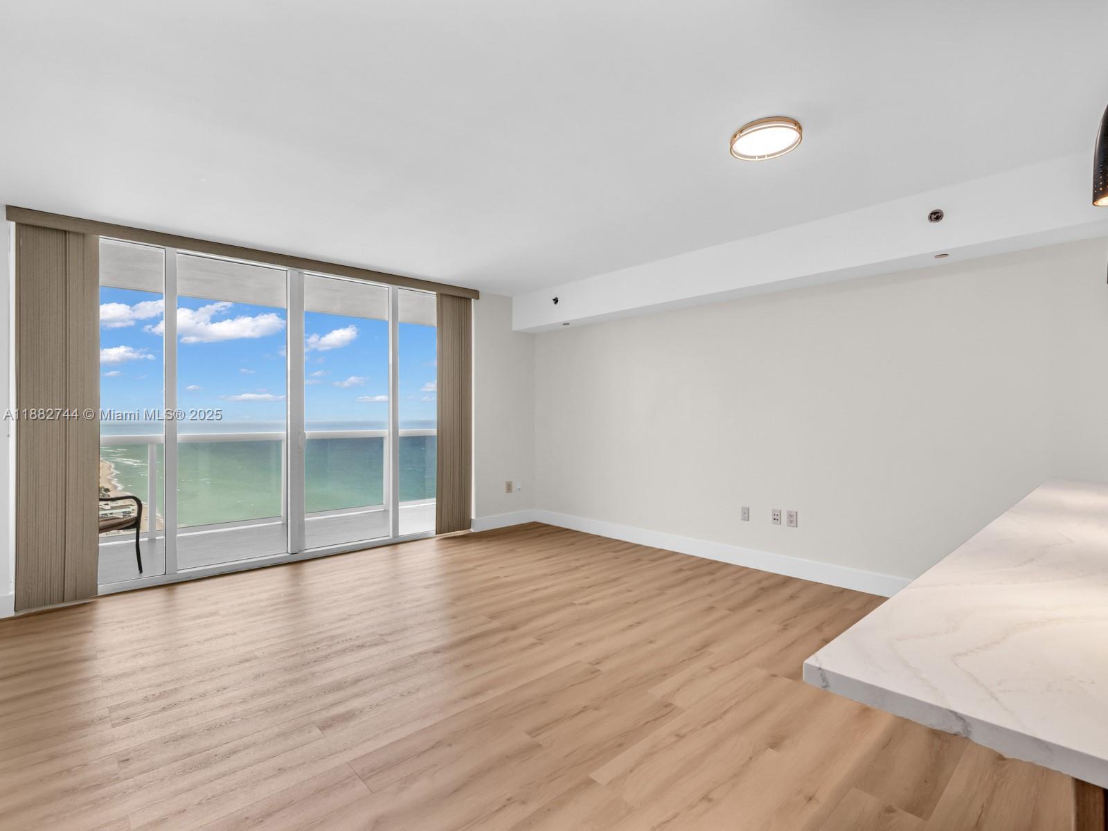 image Beach Club Two3