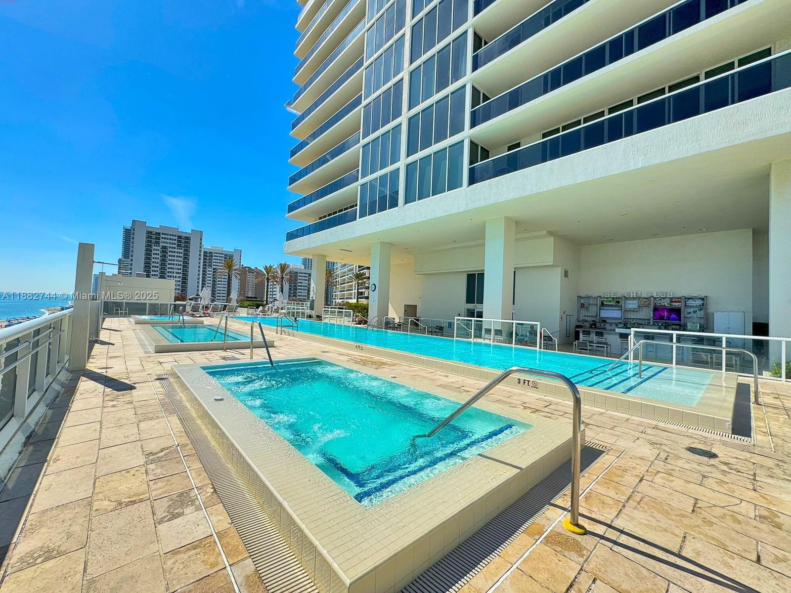 image Beach Club Two42