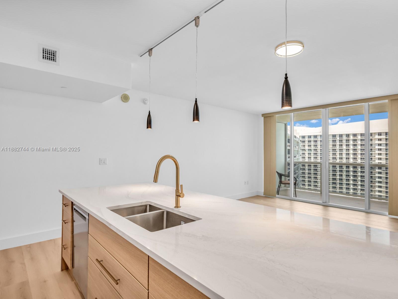 image Beach Club Two4